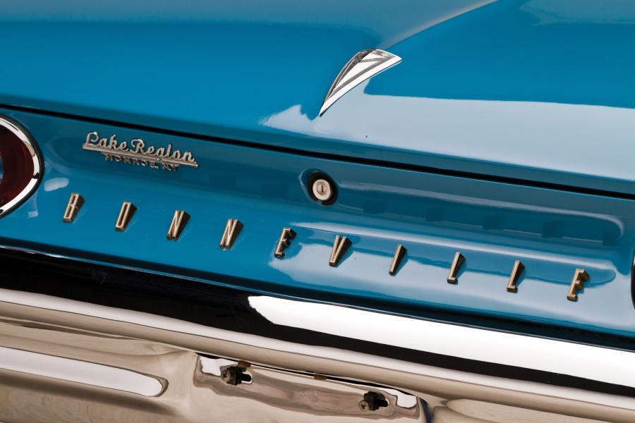 Логотип Pontiac Bonneville Convertible (2867) 1961 года  (фото 45 из 59)